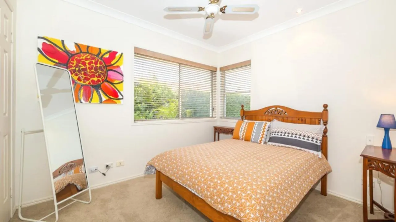 Дом отдыха Spacious Canal Home With Pontoon! Banksia Beach